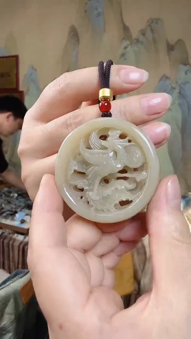 颈饰未镶嵌和田玉.