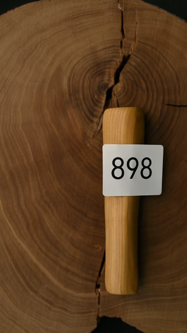 檀香木其他25年钢印手把件 32克~2-898