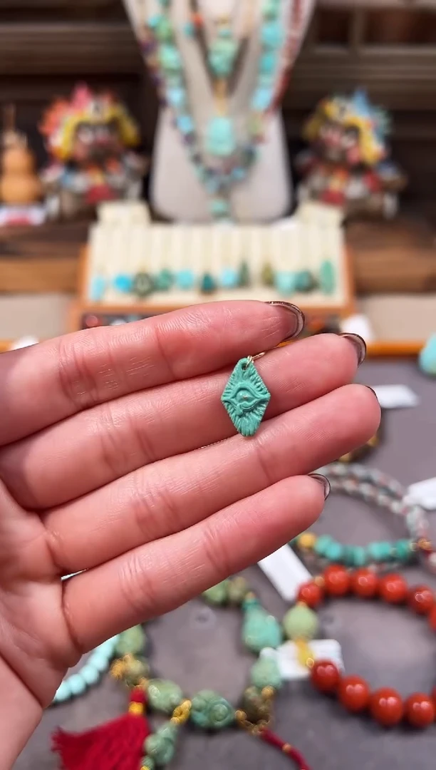 18K金镶嵌绿松石提溜荷鲁斯之眼