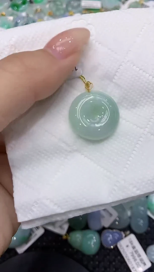 翡翠18K金镶嵌颈饰111111111111