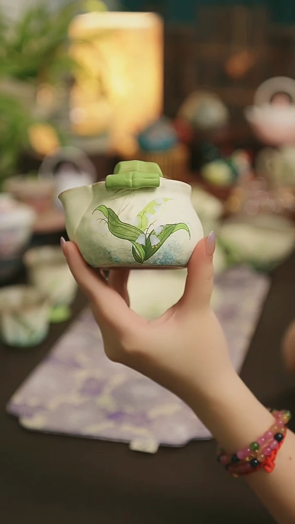 闪购陶瓷茶具 铃兰花手抓壶