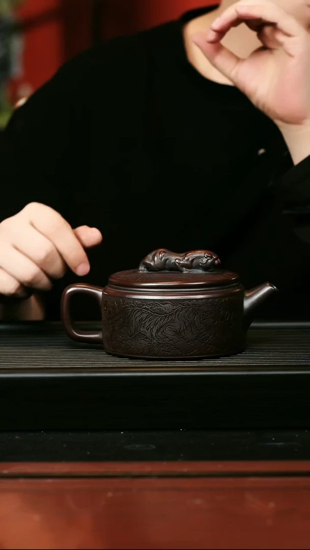 紫砂茶壶古乌泥 虎钮汉瓦 卧虎藏龙