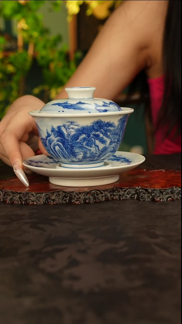 青花手绘山水三才盖碗