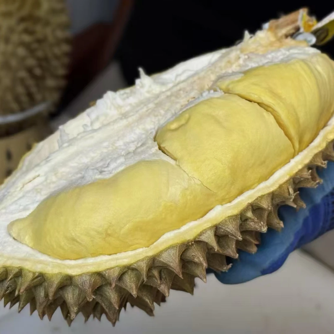 金枕鲜榴莲一果一价，带皮29.8一斤，核小肉厚，现场开果，默认剥盒榴莲同城配金枕泰国