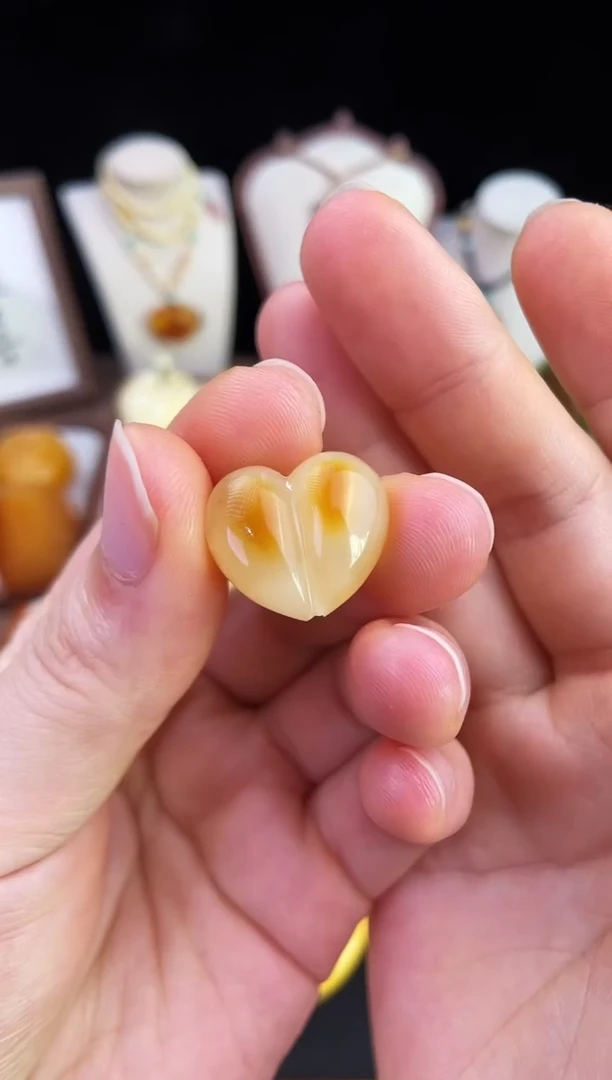 琥珀未镶嵌珠宝奇石柒月