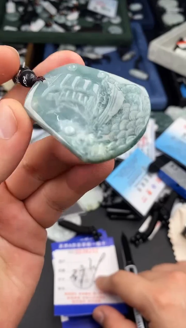 【闪购商品】翡翠颈饰未镶嵌  天然翡翠，一物一图