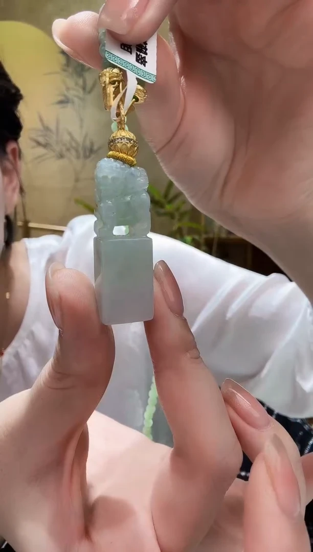 颈饰未镶嵌翡翠吊坠