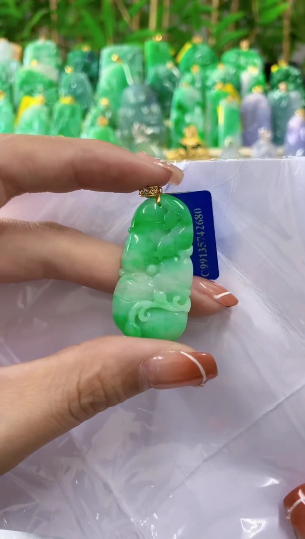 翡翠18K金镶嵌吊坠(不含链)缅甸翡翠挂件