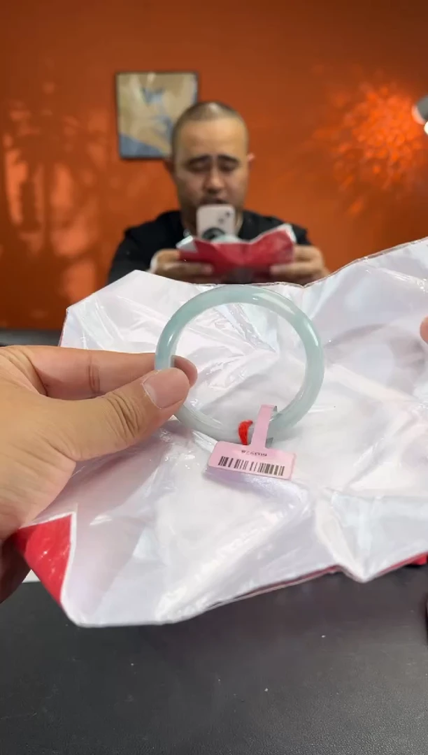 未镶嵌手镯（贵妃镯）翡翠53