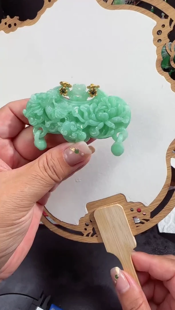 翡翠未镶嵌颈饰吊坠