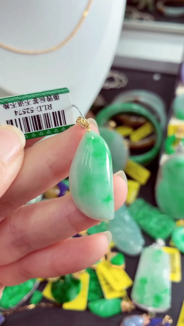 吊坠(不含链)未镶嵌翡翠挂件