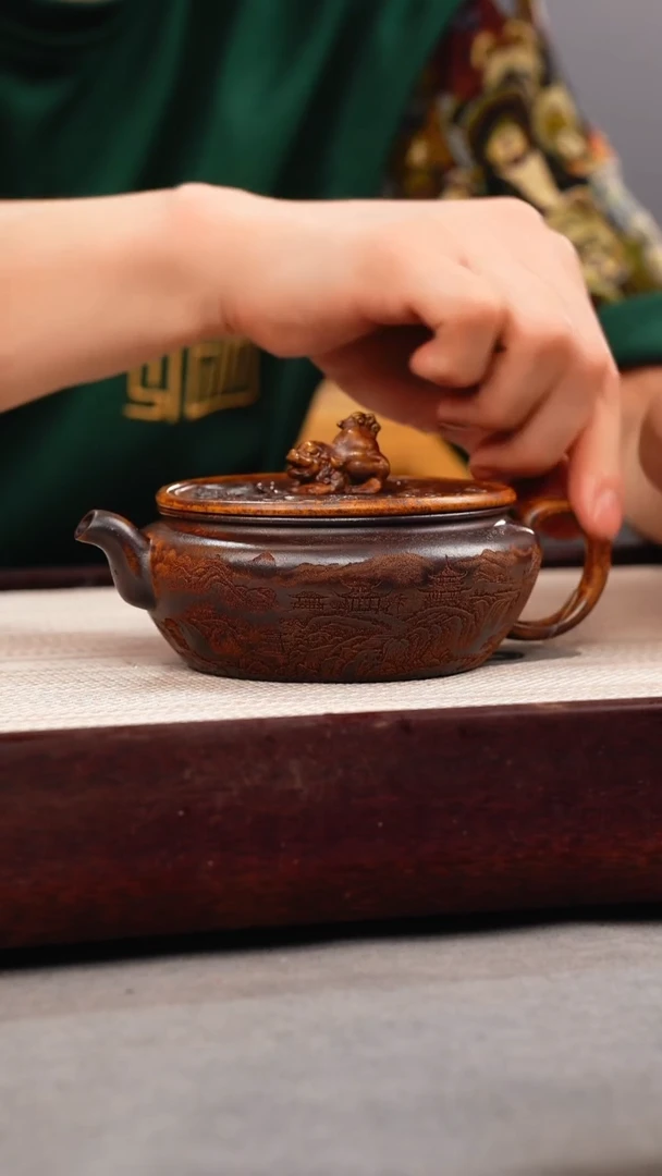 茶壶紫砂龙骨金砂 狮钮周盘 刻绘