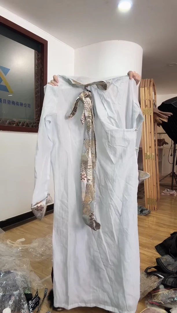 连衣裙       3XL码    135-145斤