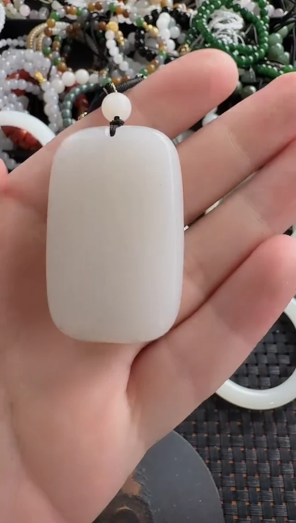 和田玉未镶嵌颈饰无事牌