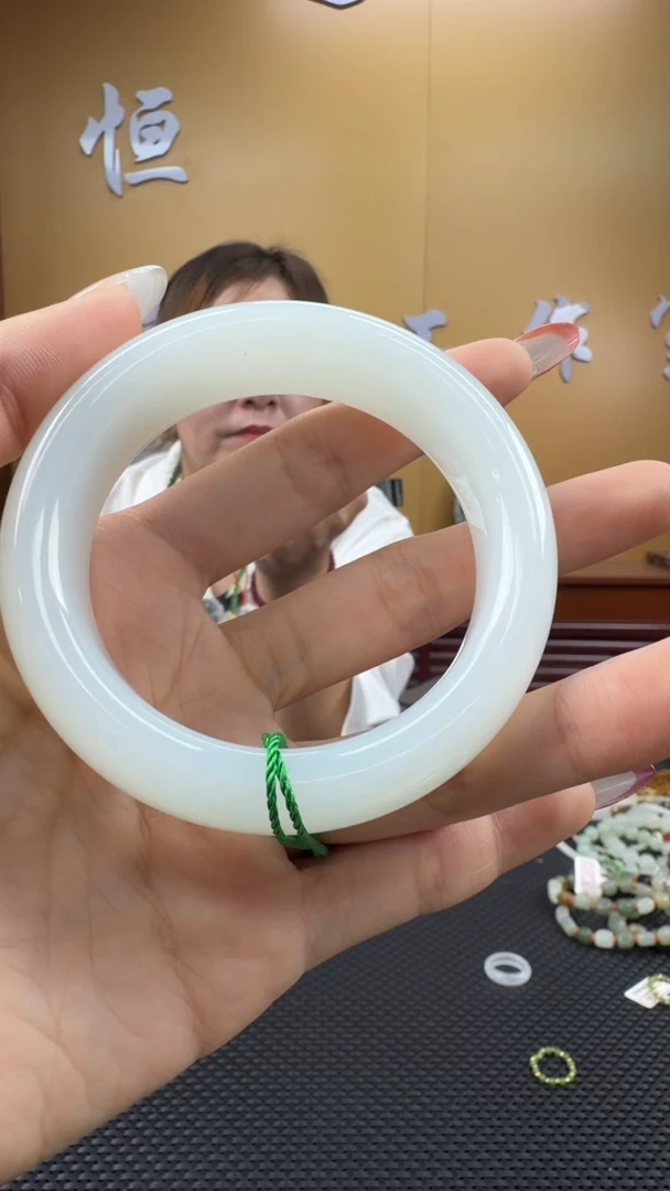 颈饰未镶嵌和田玉手镯56