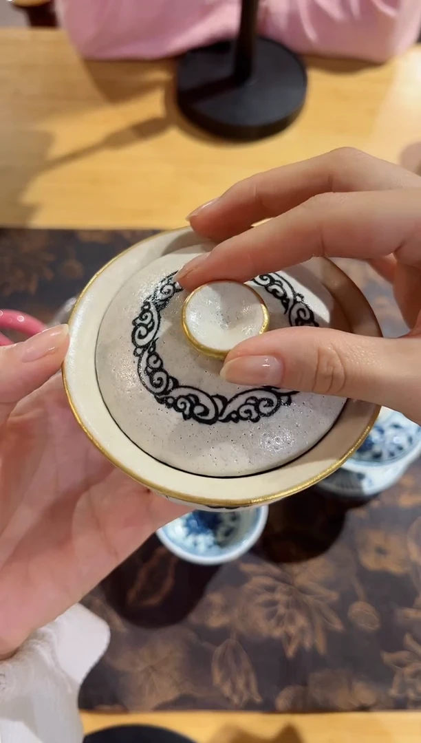 幸**哉古蓝堂杂宝纹盖碗