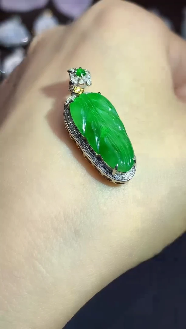 吊坠(不含链)18K金镶嵌翡翠A28