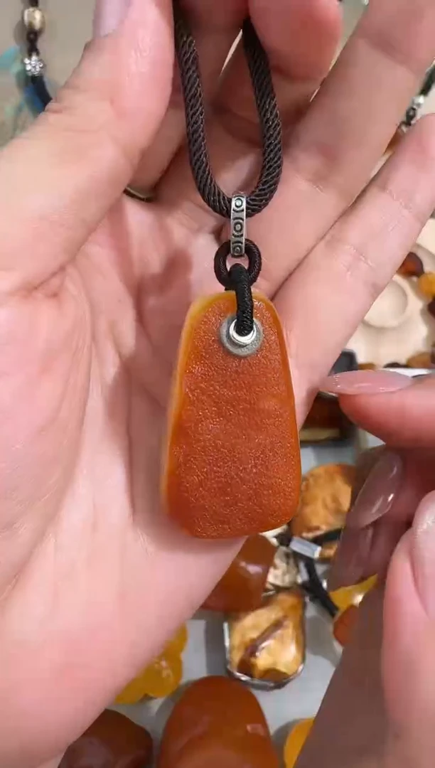 未镶嵌琥珀裸石琥珀