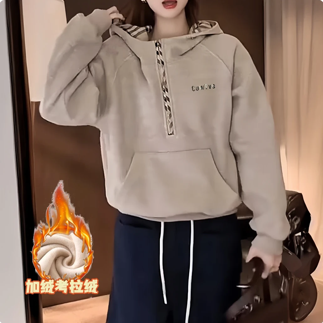 保暖加绒加厚考拉绒连帽卫衣女2024冬季百搭刺绣新款格纹显瘦上衣
