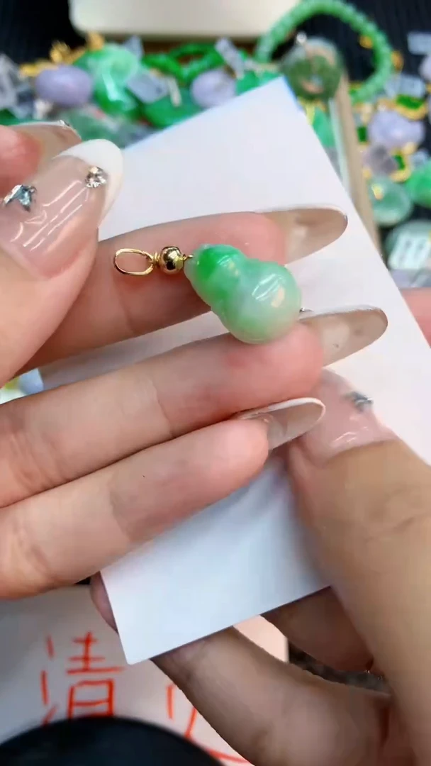 翡翠未镶嵌吊坠(不含链)1