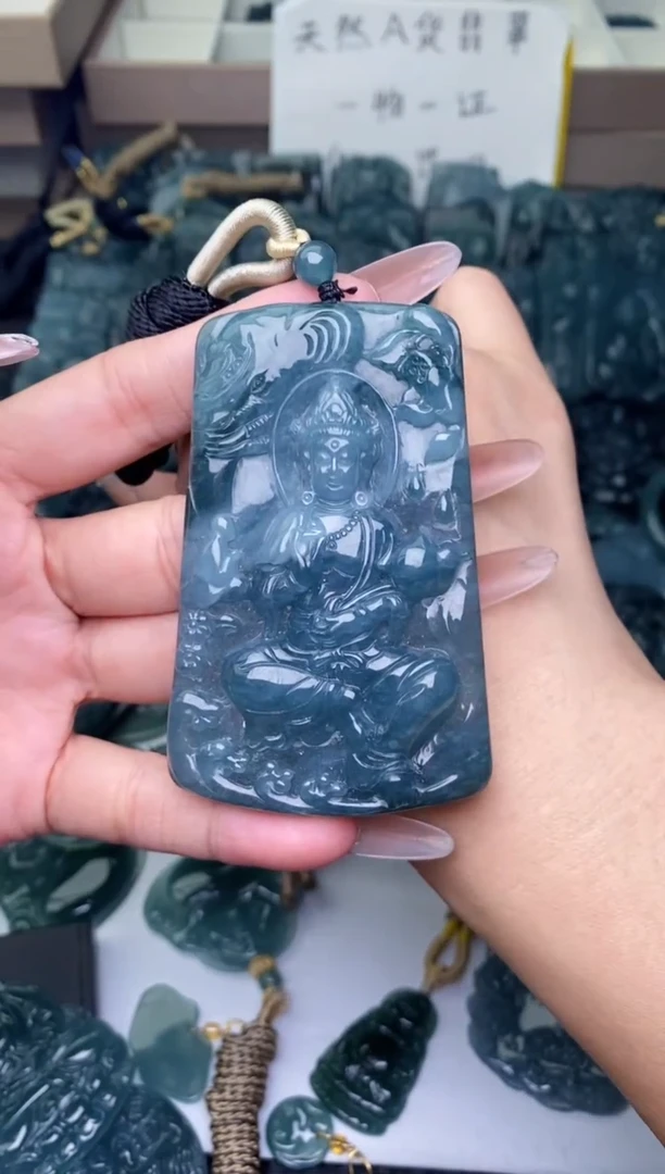 颈饰未镶嵌翡翠