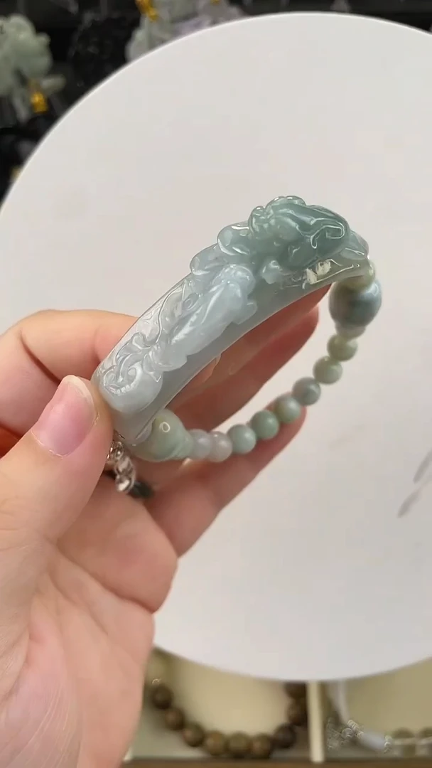 翡翠未镶嵌颈饰阎****花169.9
