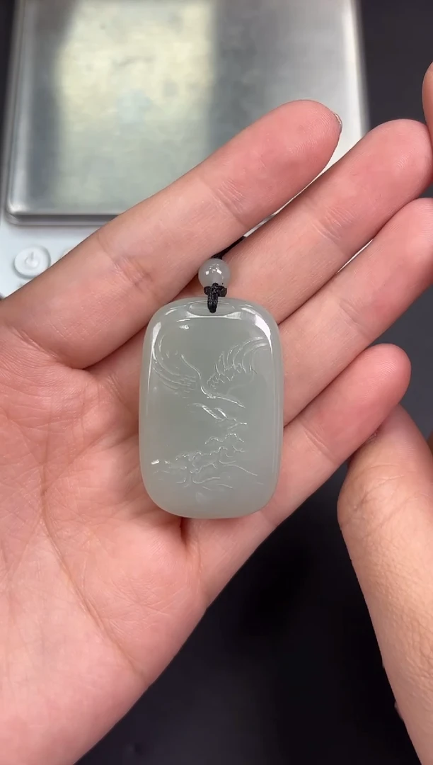 【闪购商品】和田玉吊坠(赠链)未镶嵌且末微色差近矿