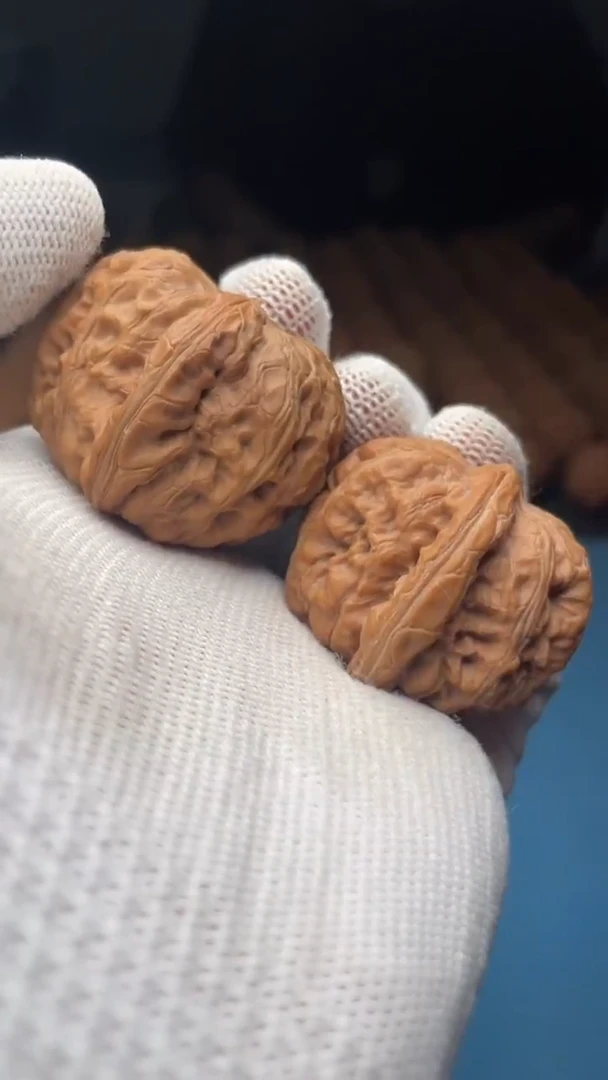 桃核把件a20  元宝 39尺  微修尖