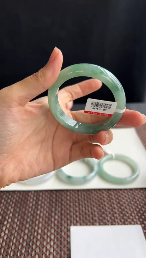 翡翠手镯未镶嵌45号52.9*11.9*8.3