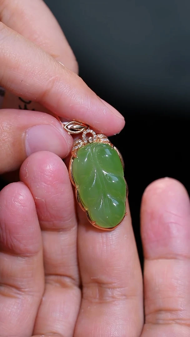 吊坠(不含链)18K金镶嵌和田玉43多样性发一