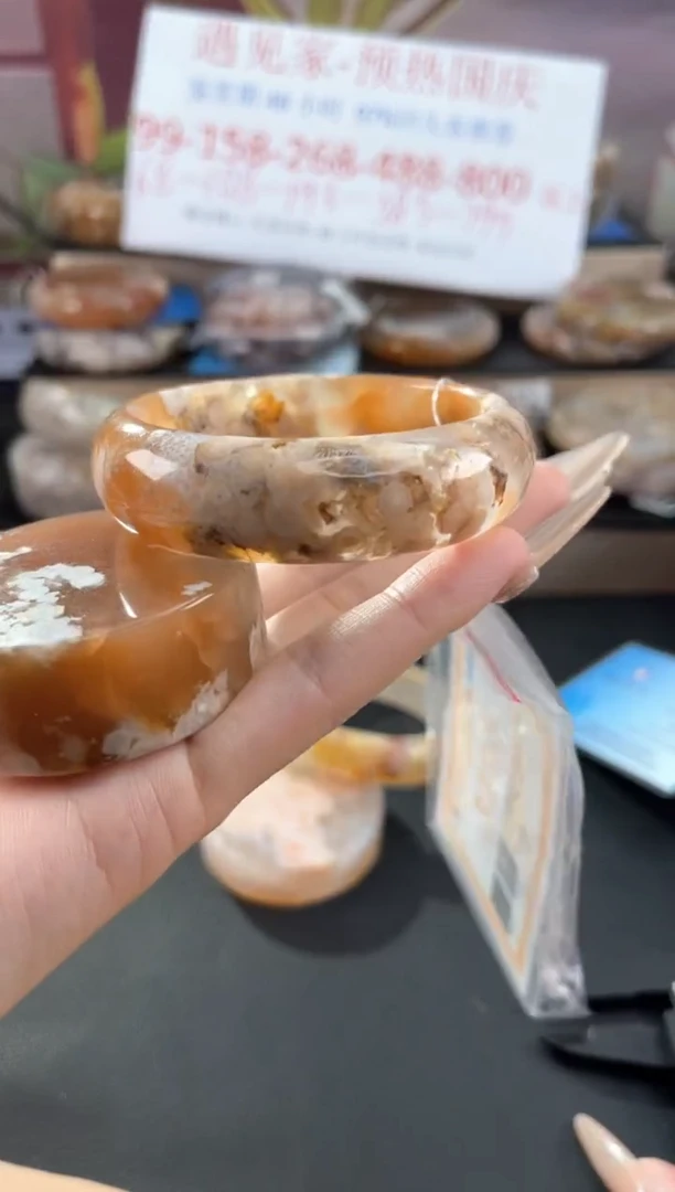 未镶嵌手镯石英质玉56