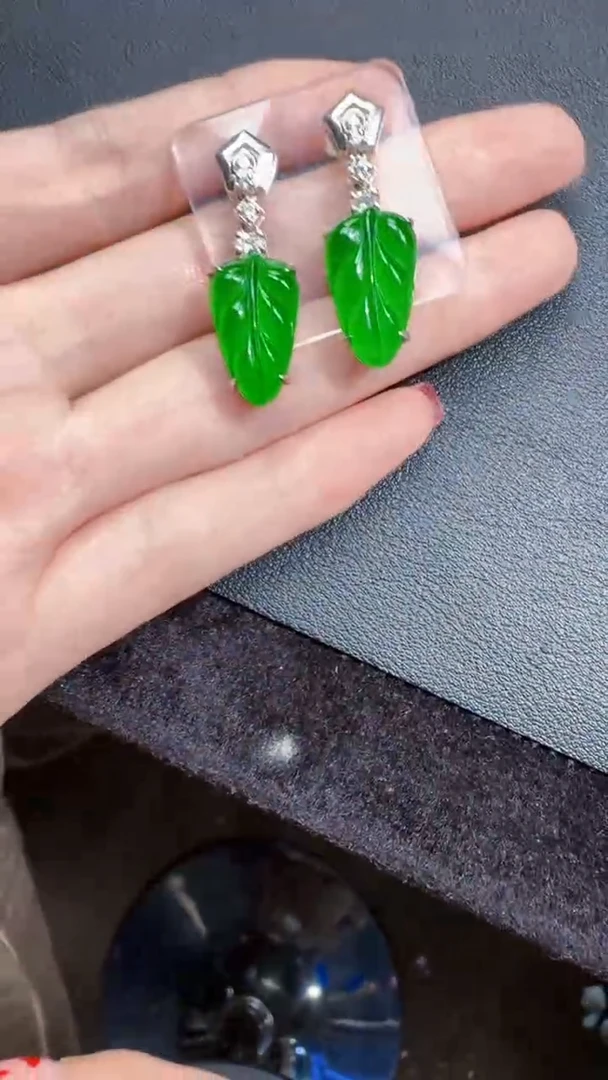 未镶嵌定制翡翠翡翠有轻微色差属于正常现象，耳钉多样性发货1