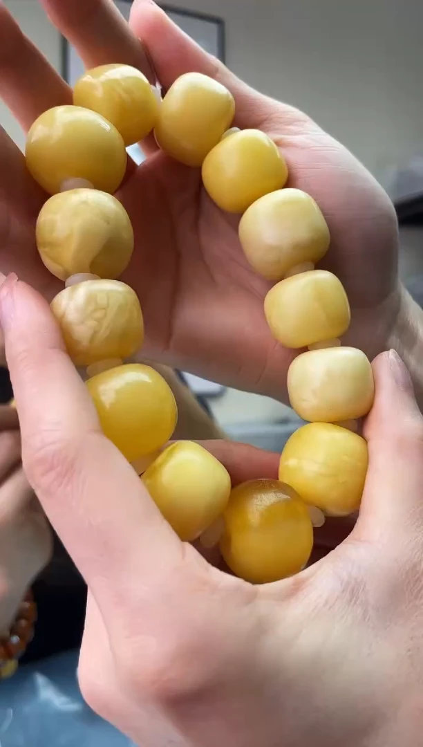 琥珀未镶嵌珠宝奇石T077 21微瑕假一罚十，多样性发一件