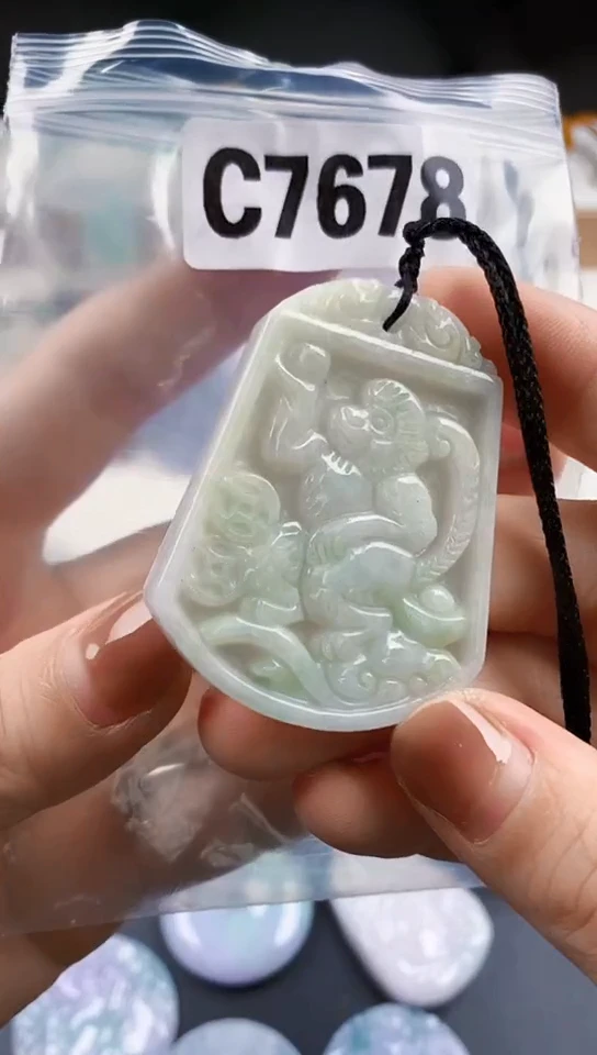 颈饰未镶嵌翡翠天然翡翠吊坠挂件