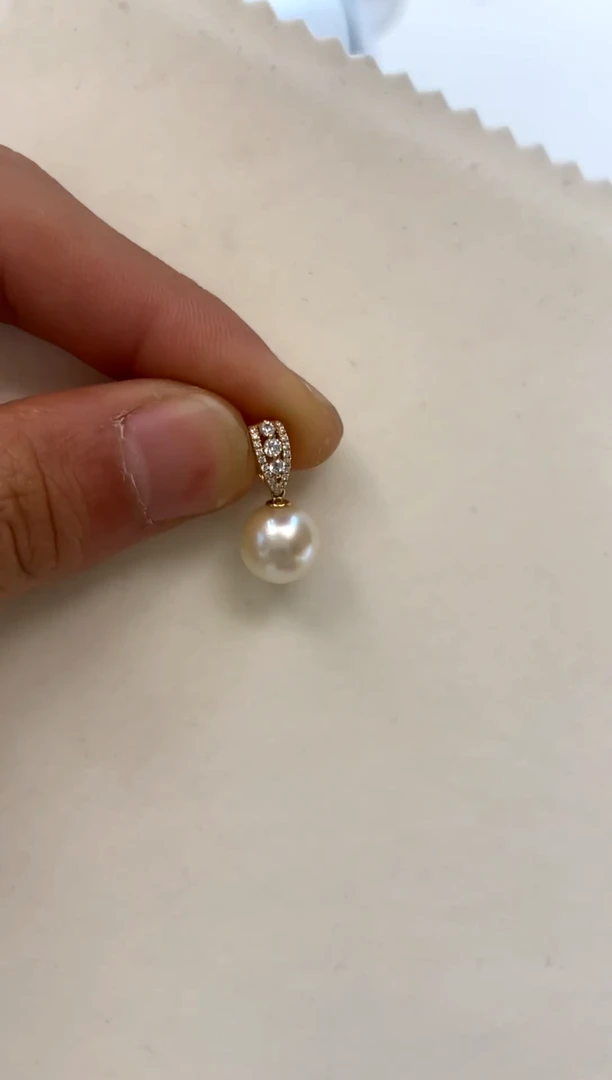颈饰18K金镶嵌海水珍珠