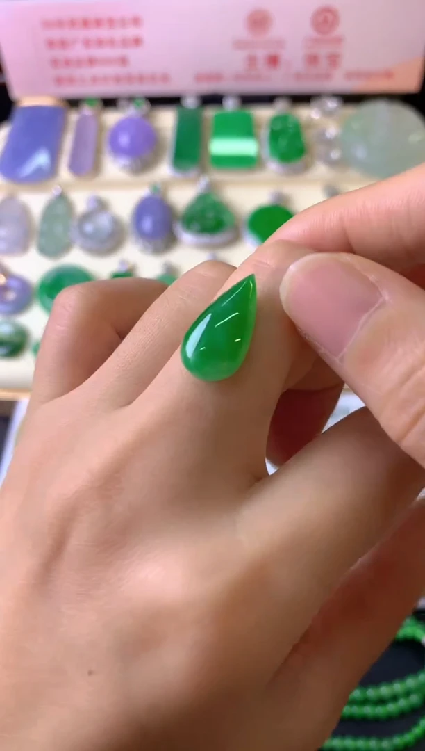 未镶嵌定制翡翠小*儿裸玉（客户意向镶嵌）