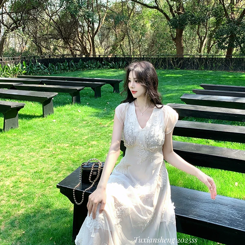 兔仙生：杏影流霜2025新款流行方领宴会连衣裙女夏季收腰显瘦包臀