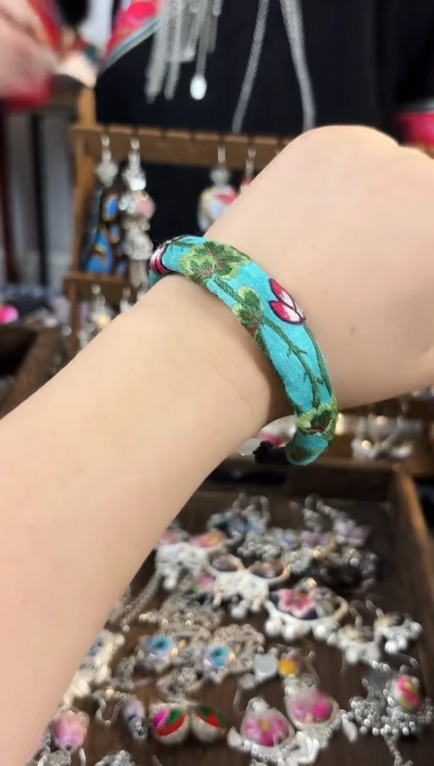 织绣彩云南阁非遗老绣饰品140