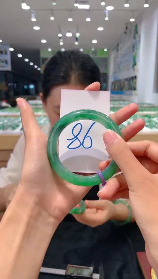 石英质玉（非洲翠）手镯未镶嵌天然冰飘花