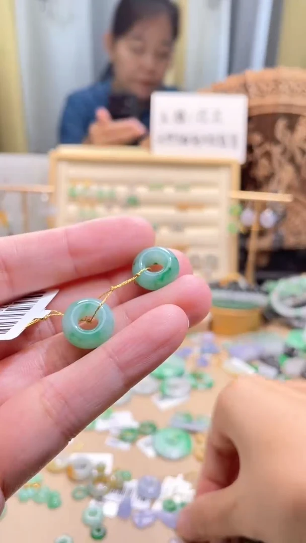 颈饰未镶嵌翡翠甜甜圈一对