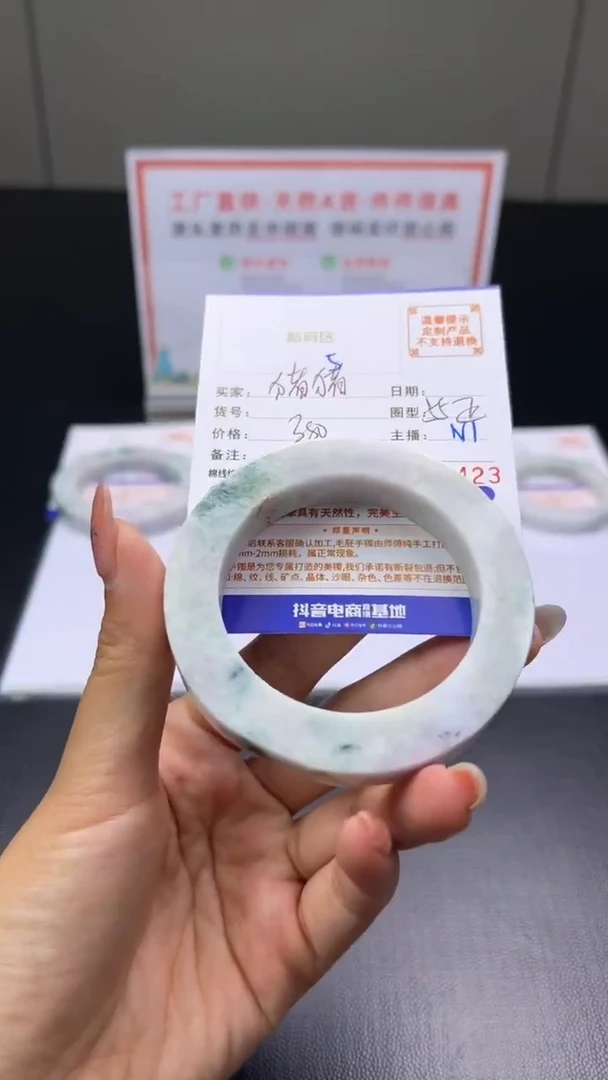 未镶嵌手镯定制翡翠猪*猪手镯