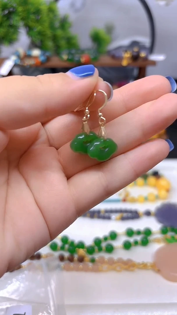 14K金镶嵌和田玉（碧玉）耳饰E859