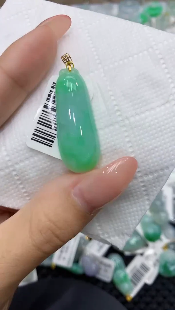 颈饰18K金镶嵌翡翠1