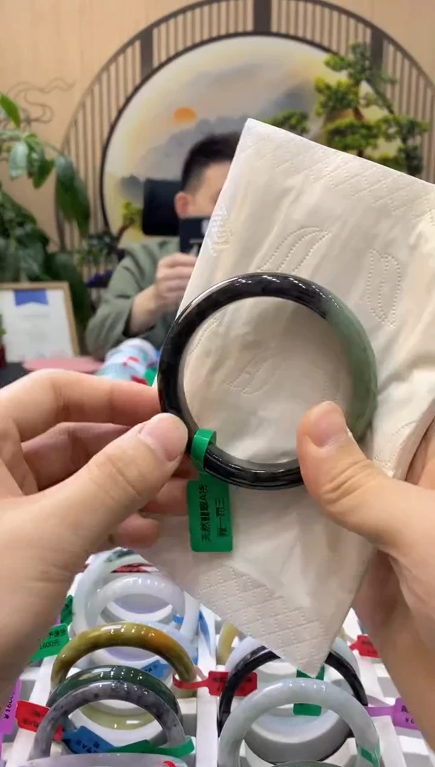 【闪购商品】翡翠手镯未镶嵌00009013