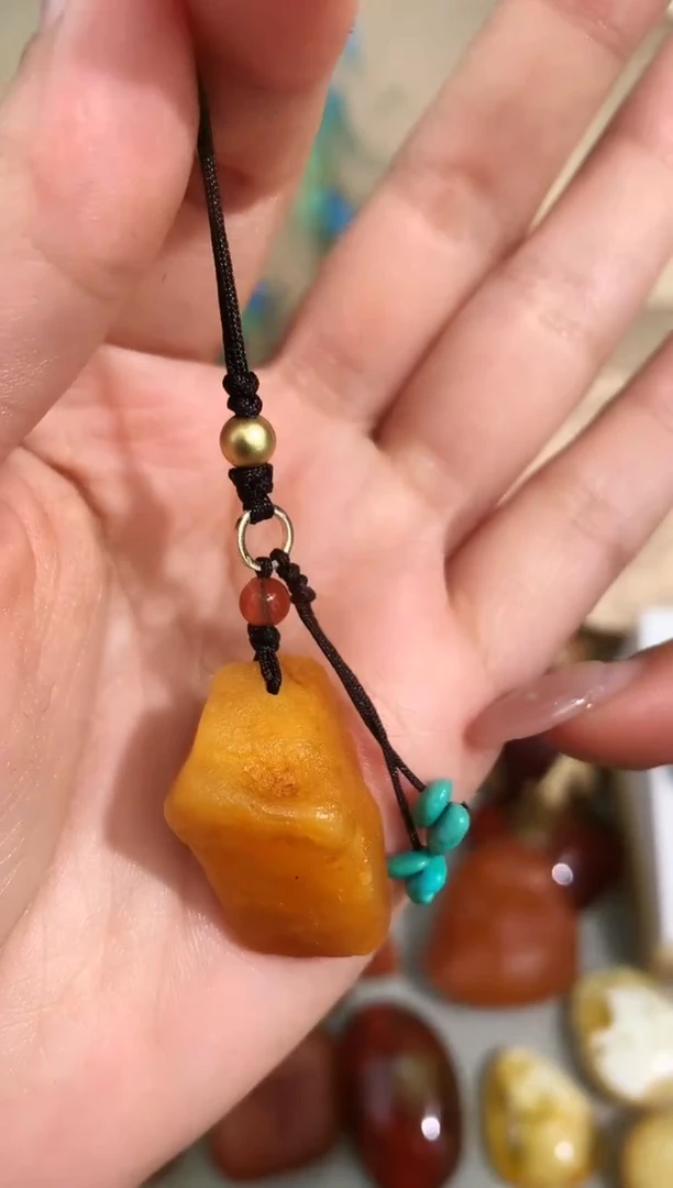未镶嵌琥珀裸石琥珀