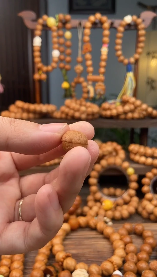 吊坠猴头核桃橡果提溜