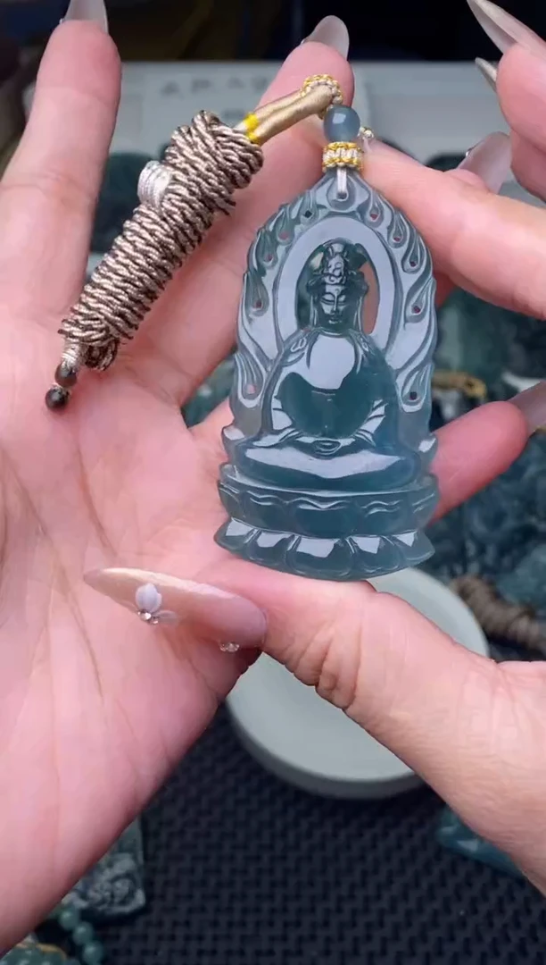 颈饰未镶嵌翡翠