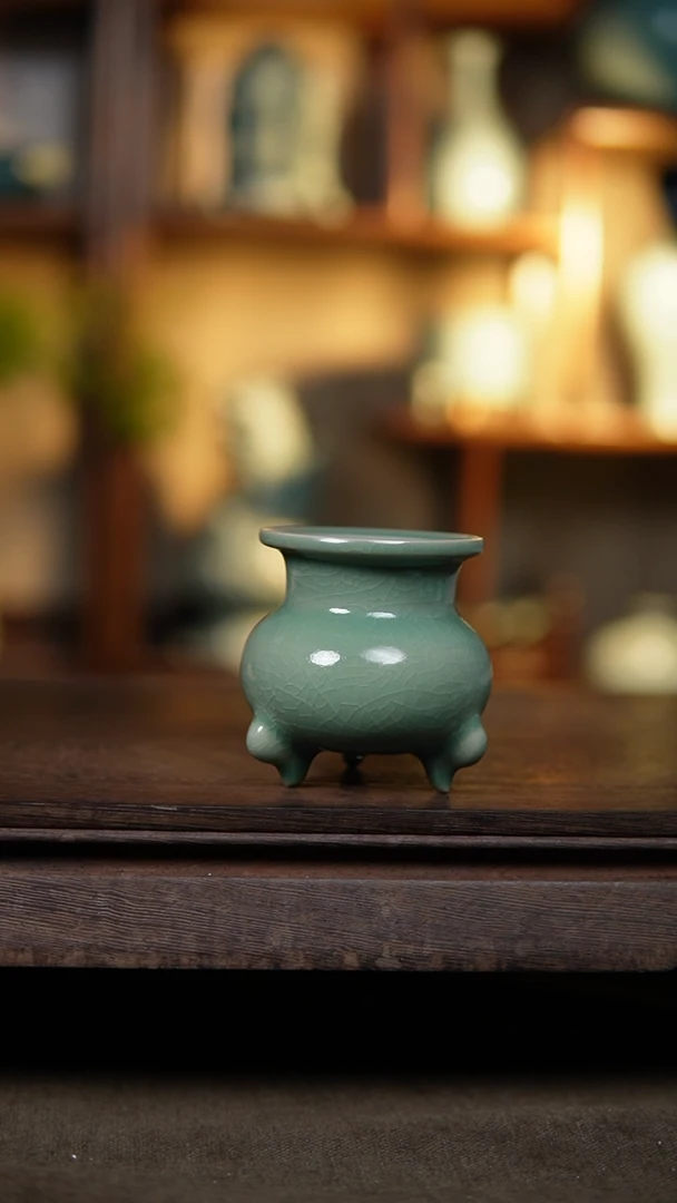 【闪购商品】杯仿古翡翠绿三足香炉瑕
