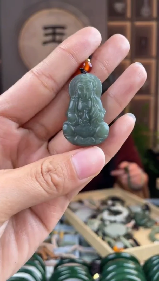 颈饰未镶嵌和田玉拍一发一，拍一发一