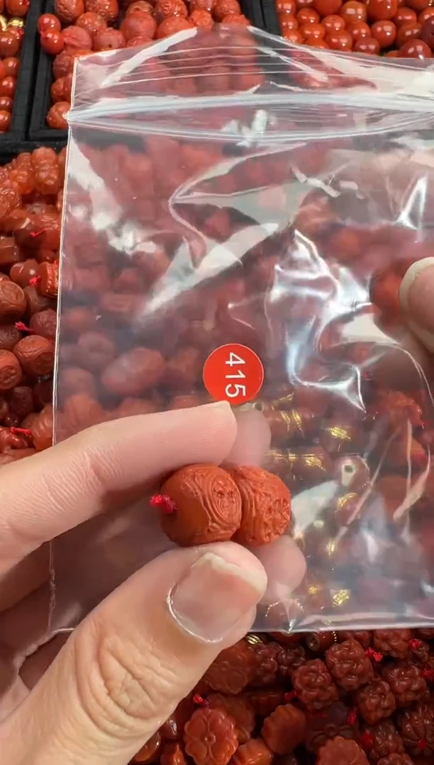 南红玛瑙未镶嵌颈饰1